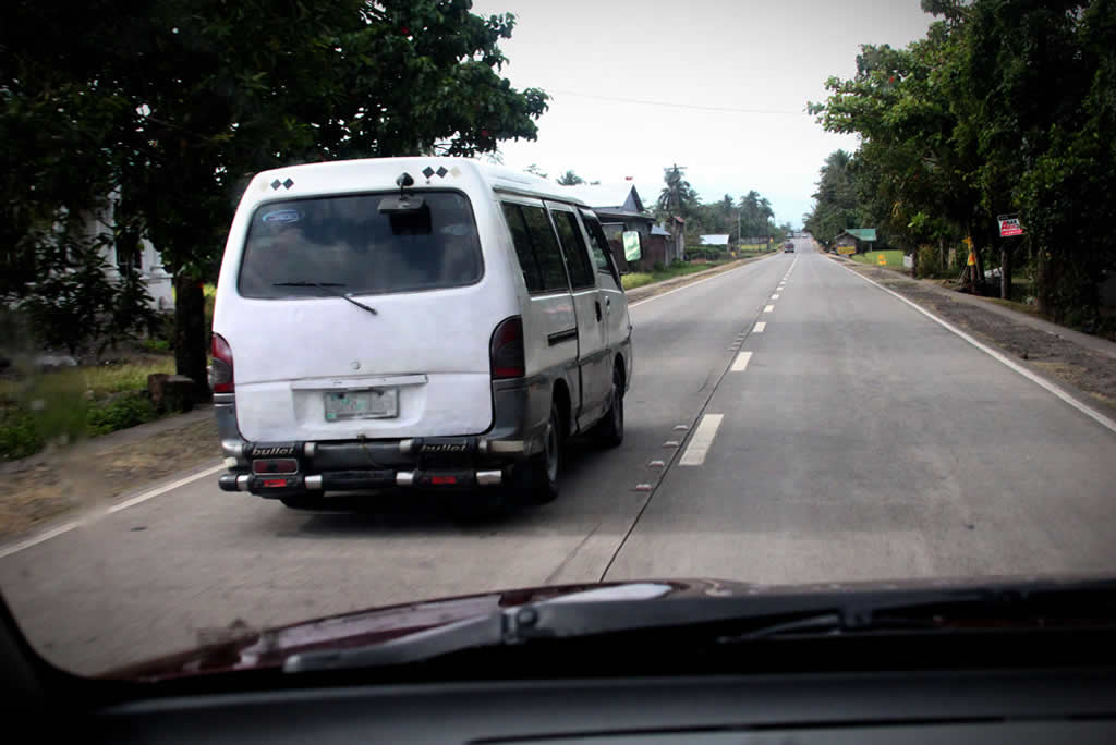 avoid distractions while driving