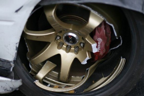 spoilt-car-rim