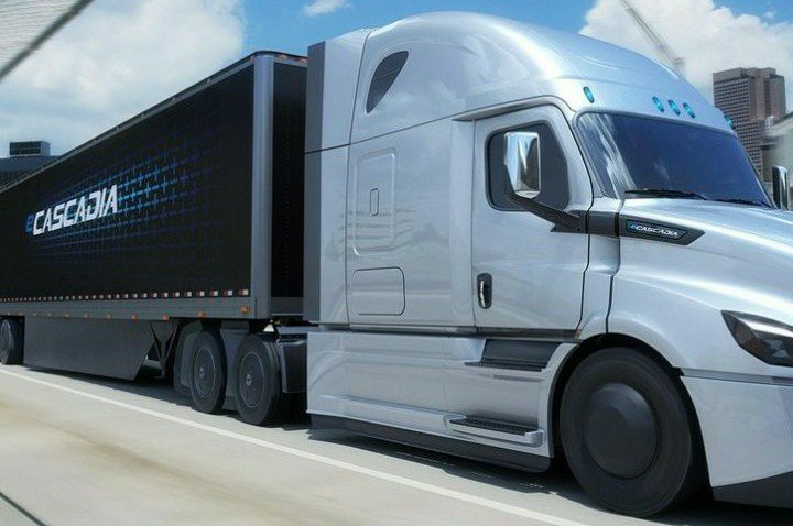 See The Electric Trucks Daimler Just Unveiled To Compete With Tesla ...