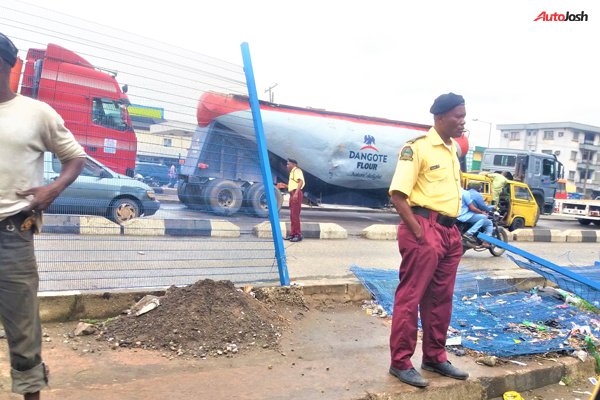 Median Fences On Lagos Roads Are Damaged Autojosh