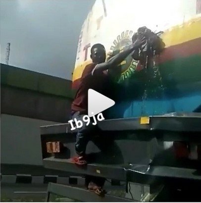 nnpc trailer leakage