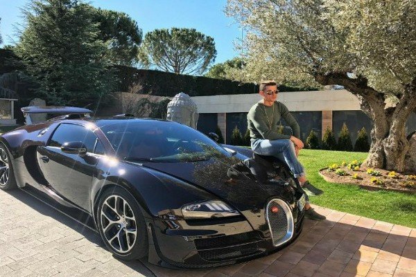 Cristiano Ronaldo joking begs floyd mayweather for Bugatti-autojosh