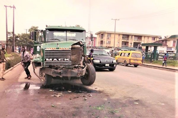 Moment A Truck Crushes Six People To Death In Ogun