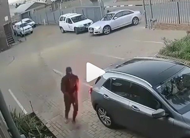 man escape car hijack at gunpoint