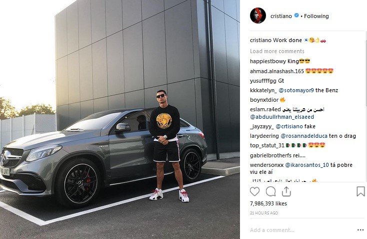 ronaldo poses with mercedes 2