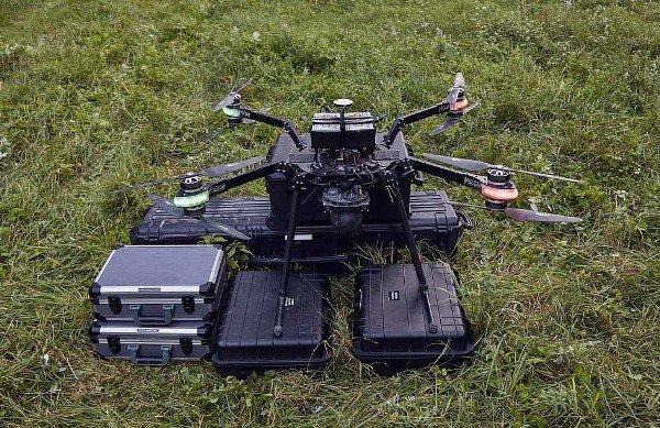 land rover discovery vehicle for redcross drone