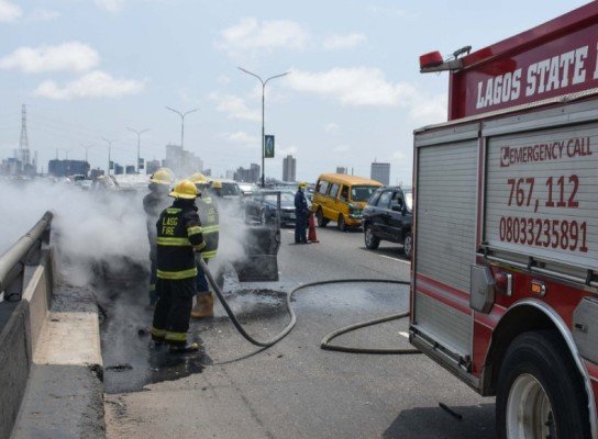 bus burnt on 3rd mainlanda bridge lagos