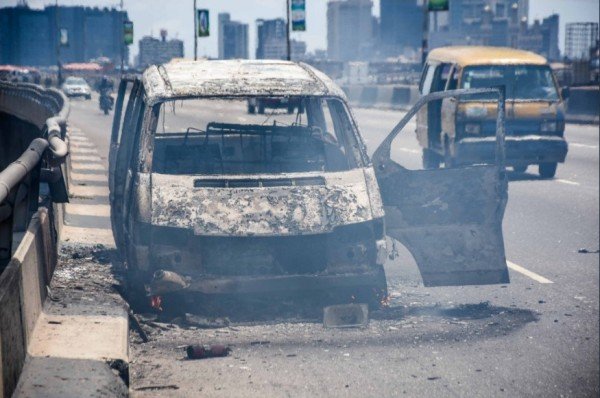 bus burnt on 3rd mainlanda bridge lagos