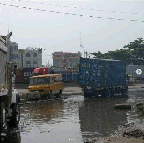 container fall in apapa