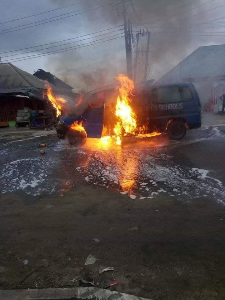 school children car fire