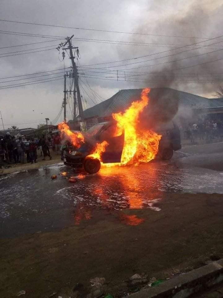 school children car fire