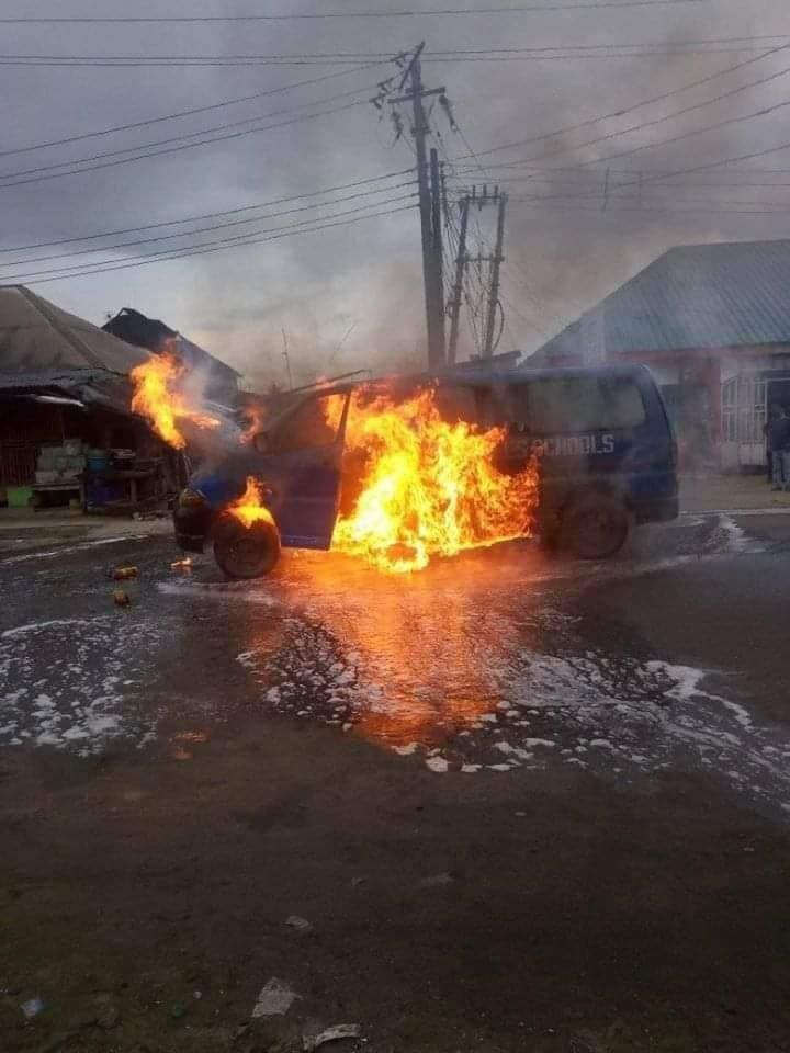 school children car fire