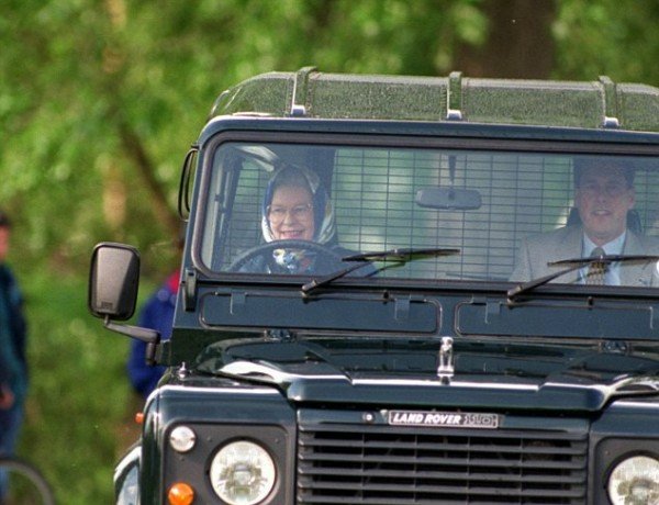 Queen Elizabeth : 12 Things About Her Majesty, From Driving Till 96 Years To Her ₦4.9B Bentley State Limo - autojosh 