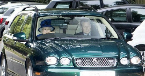 Queen Elizabeth : 12 Things About Her Majesty, From Driving Till 96 Years To Her ₦4.9B Bentley State Limo - autojosh 