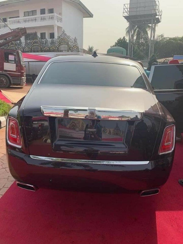 Watch As Billionaire Arthur Eze Ditch His Rolls-Royces For A Heavily Guarded Bicycle Ride - autojosh 