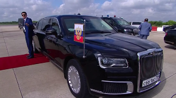 Did You Know Putin's Aurus Limo Will Keep Him Safe When Submerged In Water? - autojosh