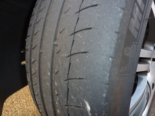 signs tyre replacement 