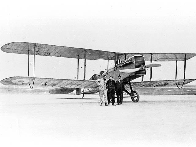 first aircraft to land in nigeria