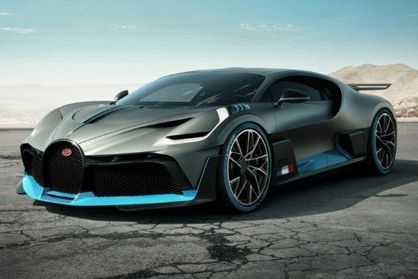 Owner Reversing His Bugatti Divo Worth $5.8 Million Hit Mercedes - autojosh 