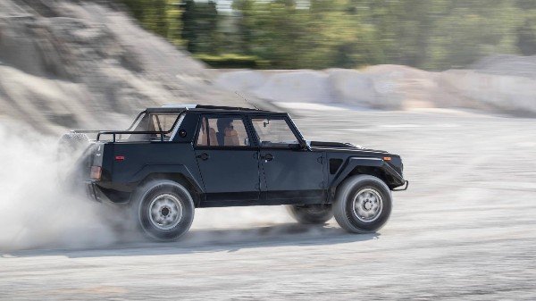 A Look At Lamborghini's Military-style LM002 SUV, The Rambo Lambo - AUTOJOSH