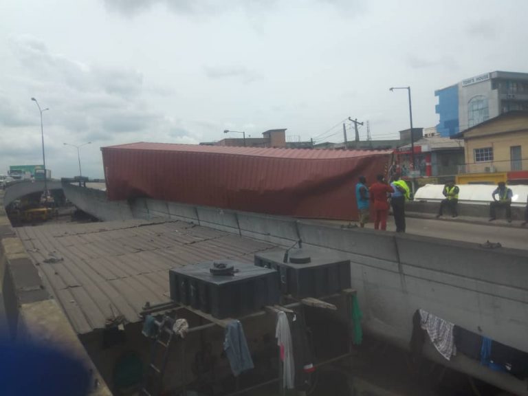 container falls off ojuelegba bridge