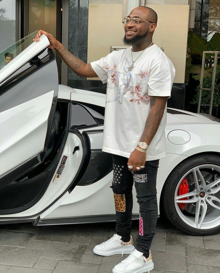 davido poses with a McLaren 570s