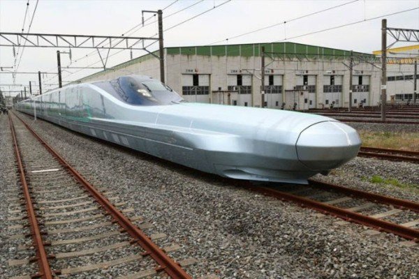 This bullet train can cover 400 kilometres in one hour!