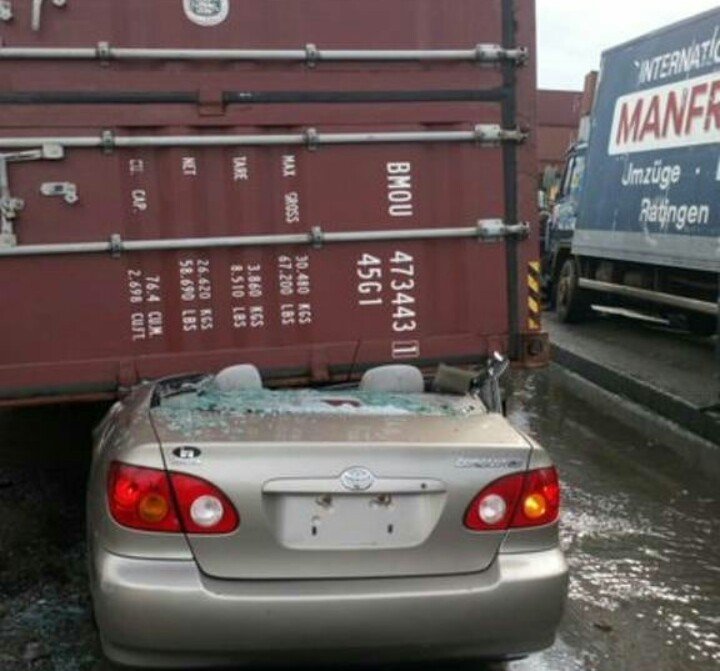 container falls vehicle apapa
