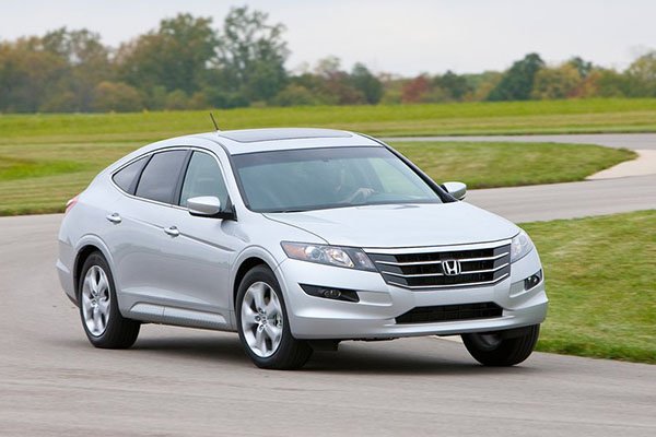 Honda Crosstour Tries To Be A Lamborghini Urus But It Goes Wrong