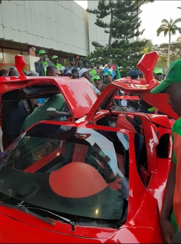 Jerry-Isaac-Mallo-Unveils-Carbon-Fibre-Bennie-Purrie-Sports-Car-