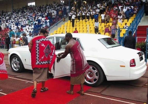 King-Of-Swaziland-King-Mswati-III-19-Rolls-Royce-120-BMWs