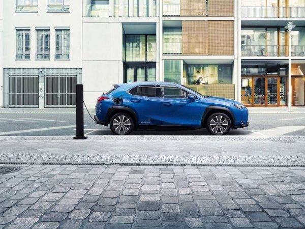 Lexus-UX-300e