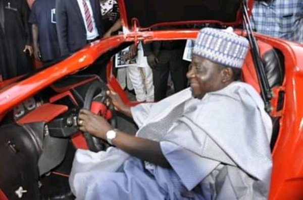 Nigerian-Unveils-Carbon-Fibre-Bennie-Purrie-Sports-Car-2