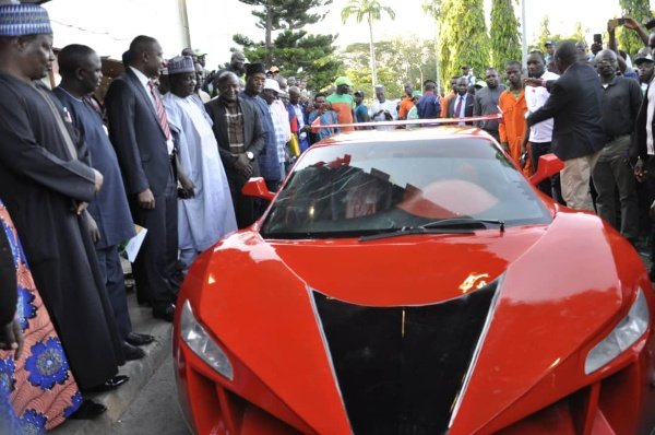 Nigerian-Unveils-Carbon-Fibre-Bennie-Purrie-Sports-Car