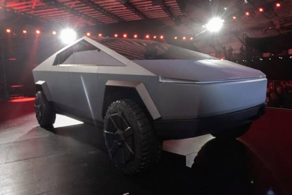 Tesla-Cybertruck-Inspired-James-Bond-Lotus-Esprit-Submarine-Car