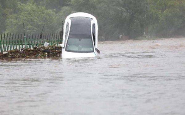 Centurion-South-Africa-Mercedes-Benz-C-Class-Flood