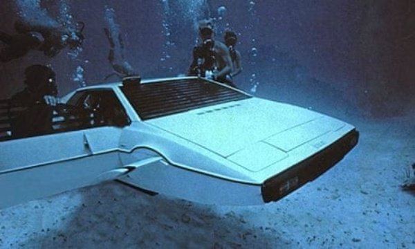 Tesla-Cybertruck-Inspired-James-Bond-Lotus-Esprit-Submarine-Car