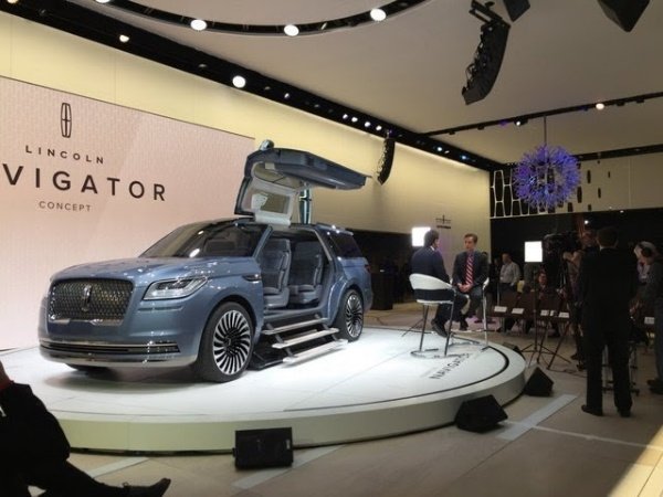 Lincoln-Navigator-Concept-Gull-wing-Doors