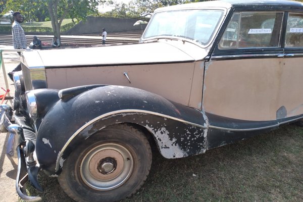 Oba Aderemi's Rolls Royce Is On Display At The Obafemi Awolowo University Convocation