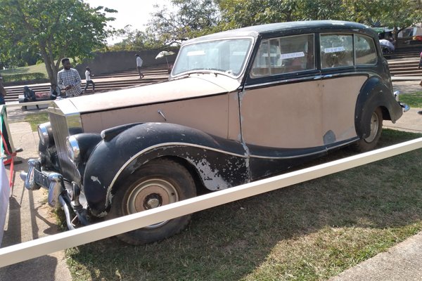 Oba Aderemi's Rolls Royce Is On Display At The Obafemi Awolowo University Convocation