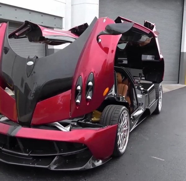 Pagani-Huayra-Carbon-Fibre-Bennie-Purrie-Sports-Car