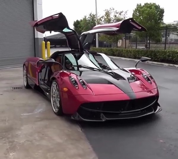 Pagani-Huayra-Carbon-Fibre-Bennie-Purrie-Sports-Car