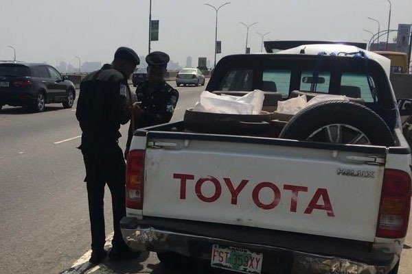 RRS-Officers-Helps-With-Some-Fuel-On-Third-Mainland-Bridge-autojosh