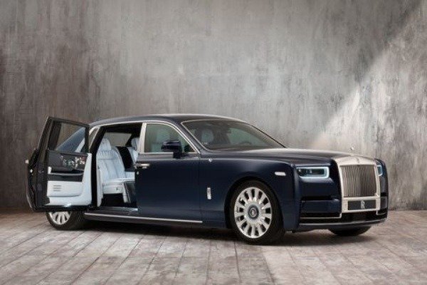 Rose-Phantom-Bespoke-Flowers-Rolls-Royce