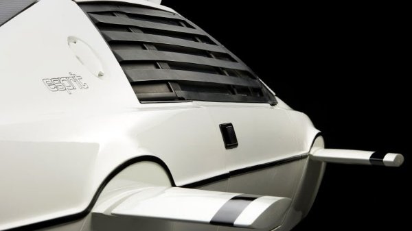 Tesla-Cybertruck-Inspired-James-Bond-Lotus-Esprit-Submarine-Car