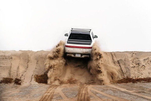 rivian-r1t-tank-turn-tank-steer