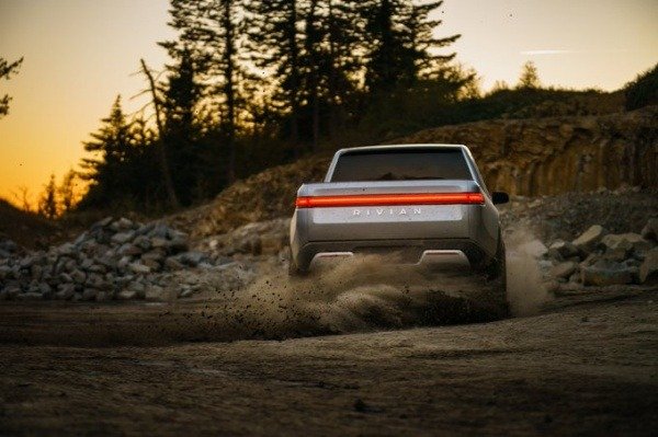 rivian-r1t-tank-turn-tank-steer