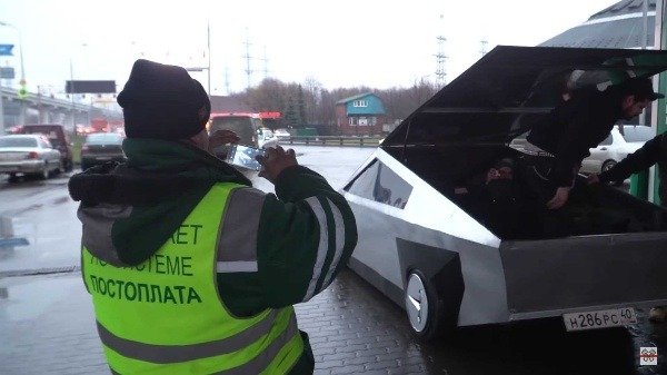 russian-cybertruck-lada-sputnik-samara-pushka-garage