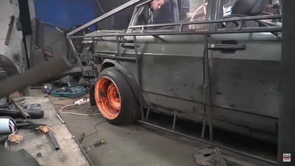 russian-cybertruck-lada-sputnik-samara-pushka-garage