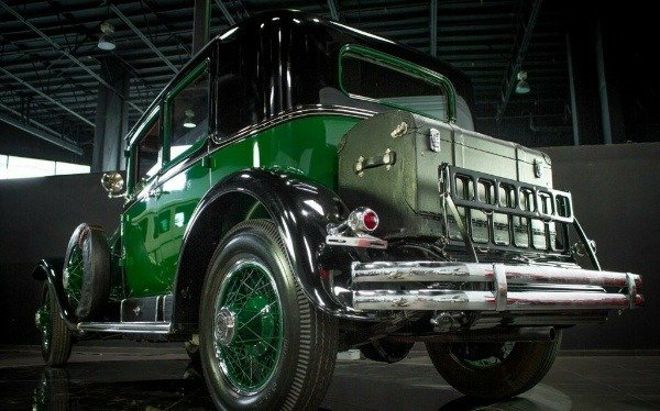 1928-bulletproof-cadillac-american-gangster-al-capone-scarface-$1-million